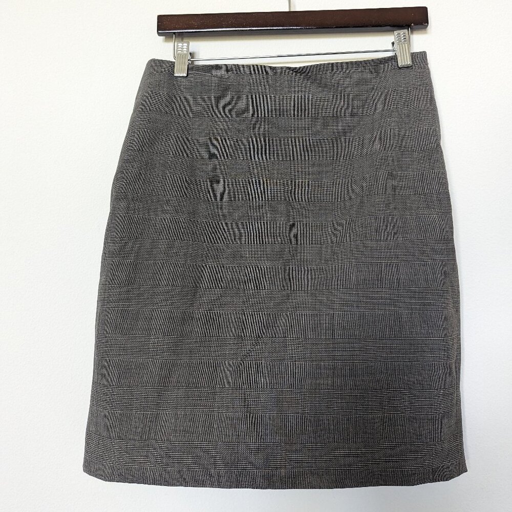 Cute for Fall! Ann Taylor Grey Plaid Skirt, Size 6P